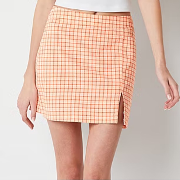 Arizona Womens Mid Rise Scooter Skirt in Peach Plaid - Size XS - Picture 1 of 6